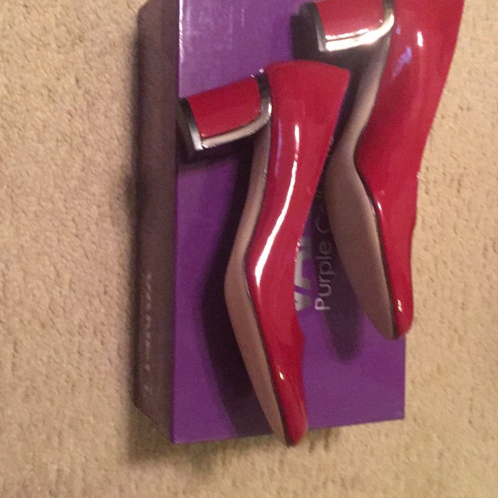 Red Pumps - Picture 3 of 4